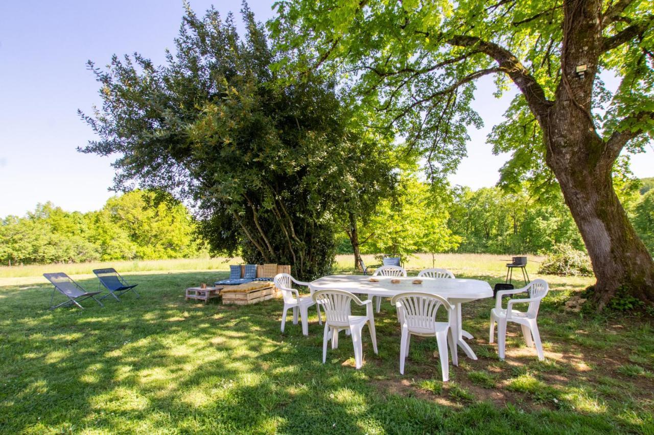 Chez Renou Et Prosperou Maison Typique Du Sarladait Saint-Genies Exteriör bild